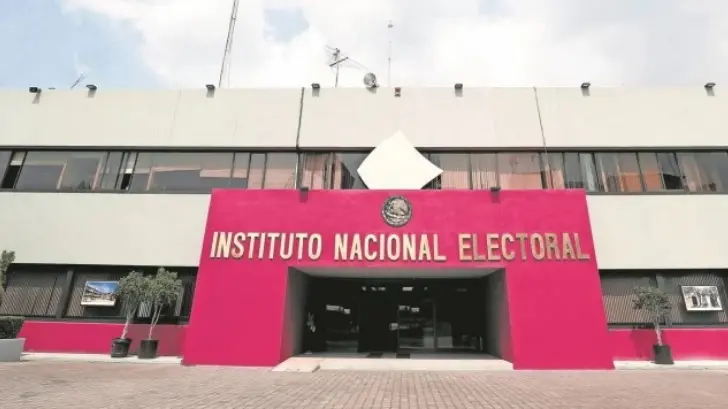 El INE ordena a partidos no usar pretexto de pandemia para promoverse