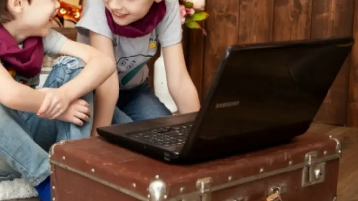 El 39% de menores manejan redes sociales sin supervisión: estudio