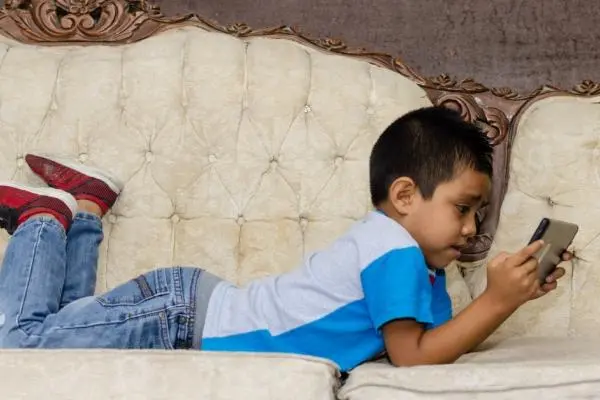 Monitorear las redes sociales de los hijos es vital