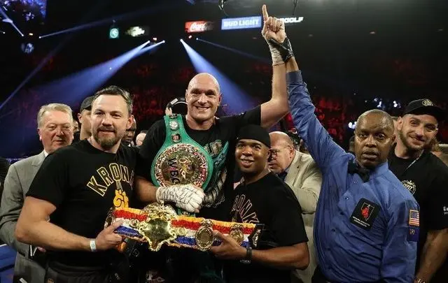 Tyson Fury manda a dormir a Dillian Whyte en el sexto asalto