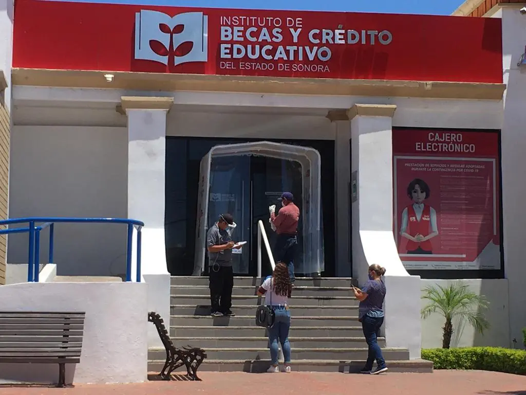 SEC trabaja con el Instituto de Becas y Crédito Educativo para repartir estímulos económicos