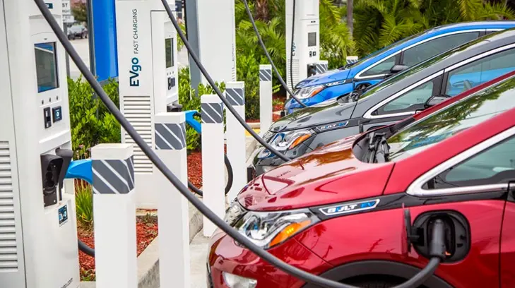 GM pondrá 2.7 mil estaciones eléctricas EVgo