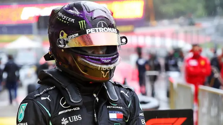 Hamilton arruina día de festejo en Ferrari