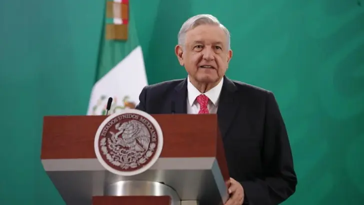 López Obrador frena cuestionamientos de reporteros a gobernador de Querétaro