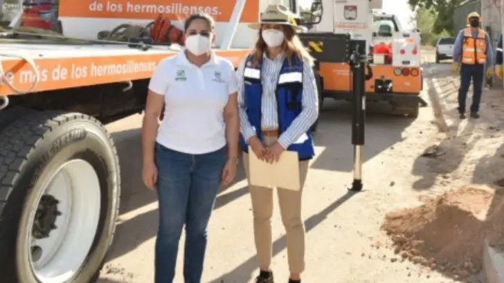 Célida López entrega nueva grúa a Alumbrado Público de Hermosillo