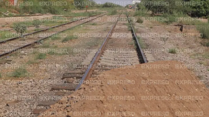 Bloquean vía del ferrocarril en Vícam