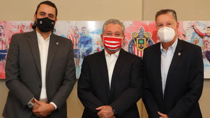 Chivas presenta a Víctor Manuel Vucetich como su nuevo entrenador