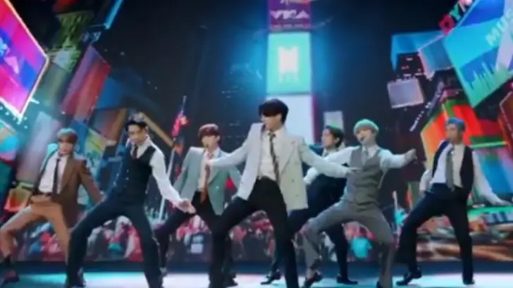 BTS cautiva con Black Swan en concierto virtual