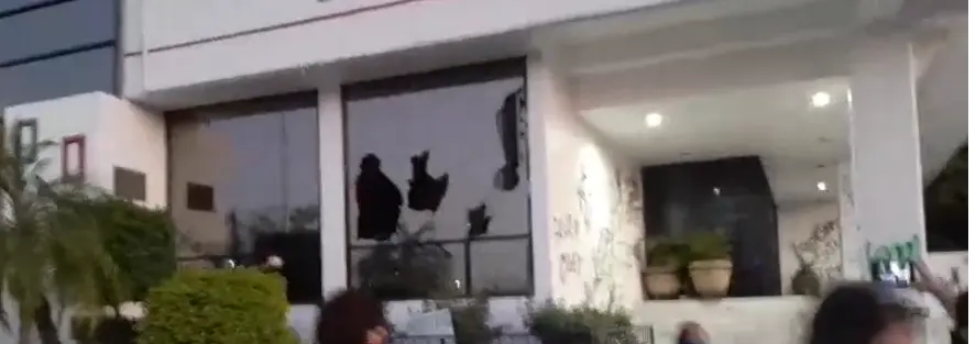 Presentan querella para responsables de dañar edificio del Poder Legislativo