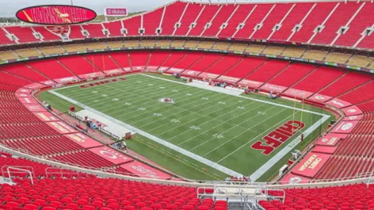 Aficionado sale positivo de Covid-19 tras partido de los Chiefs