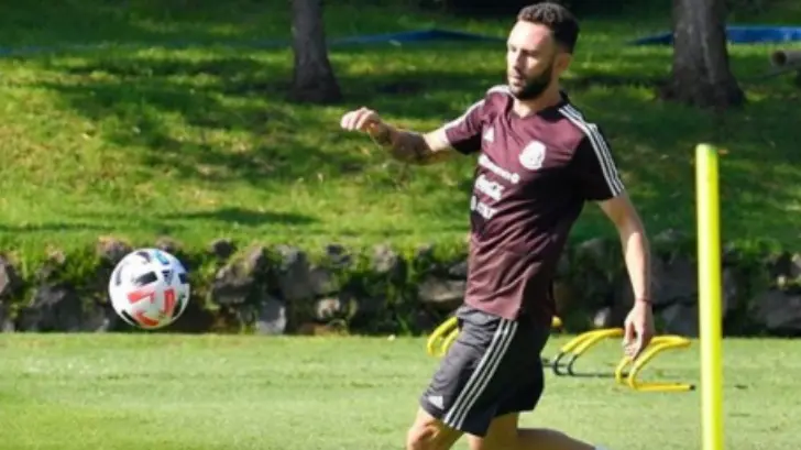 No pienso regalar mi puesto en la selección a un joven: Layún