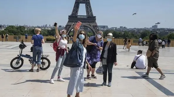 Francia rompe récord; registra más de 10 mil casos de Covid en un día