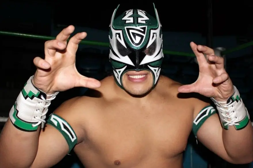 El Gran Guerrero quiere agarrar de escalón al Volador Jr.