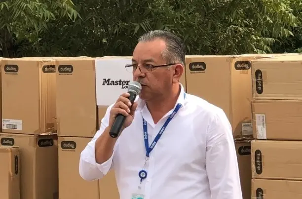 Donan tablets y equipos de computo a niños de bajos recursos en Nogales