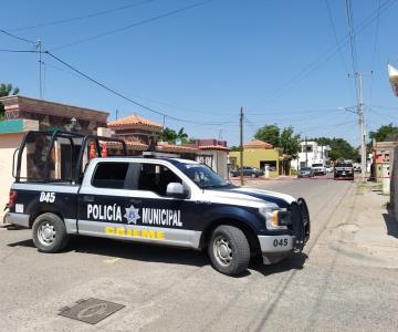 Adulto mayor muere a bordo de su auto a causa del Covid