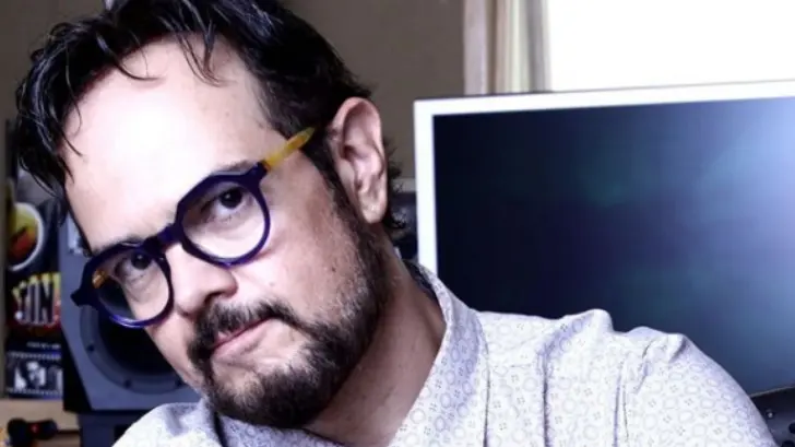 Aleks Syntek alza la voz por sus hijos