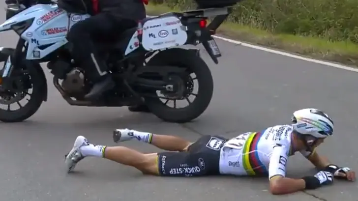 VIDEO | Julian Alaphilippe sufre accidente en el Tour de Flandes