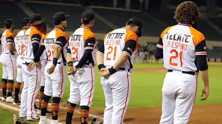 Naranjeros dividen en el día de Héctor Espino