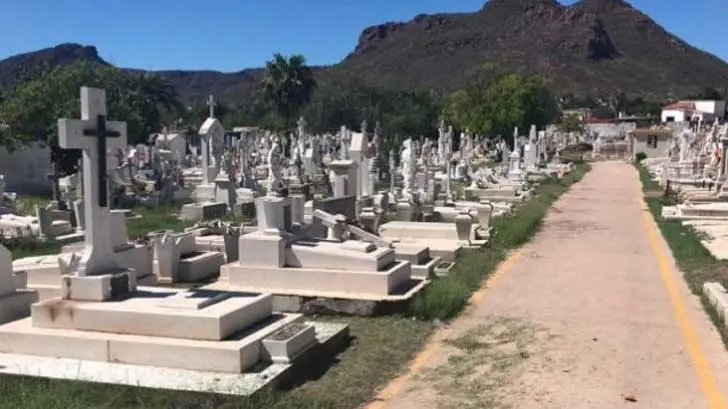 Familias prefieren exhumar a sus difuntos para no tenerlos ahí; panteón de Empalme llega a su límite