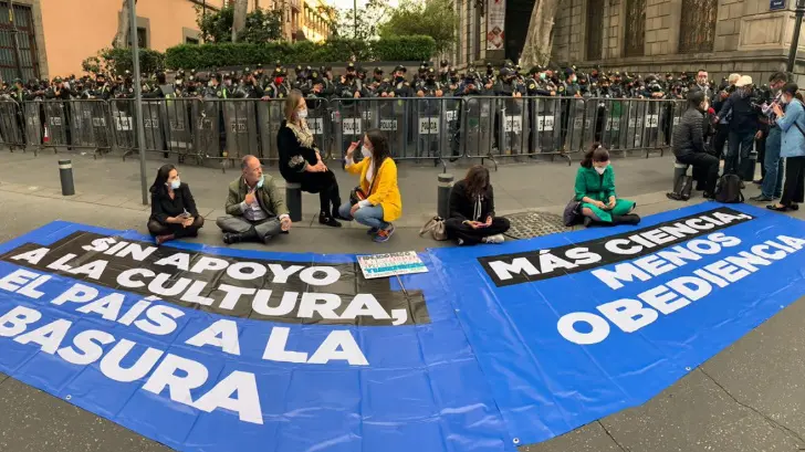 “¡Se los va a cobrar la historia!”; protestan panistas