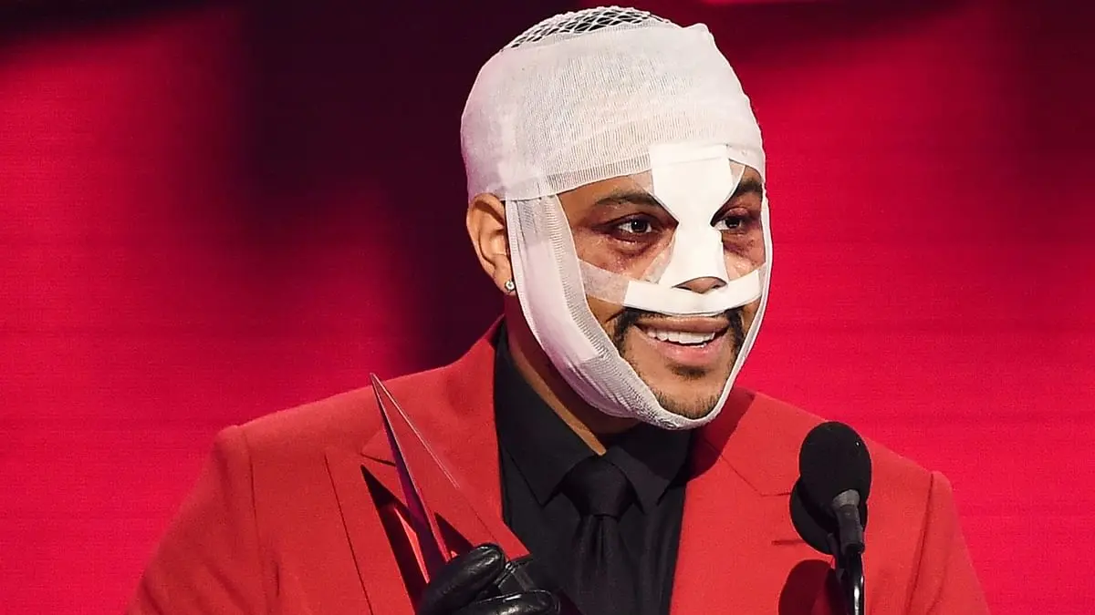 ¿Qué le pasó a The Weeknd en el rostro?