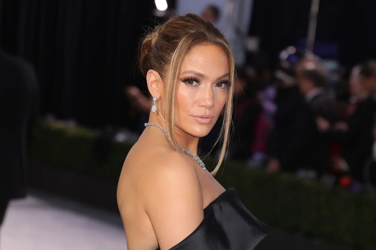 JLo totalmente desnuda