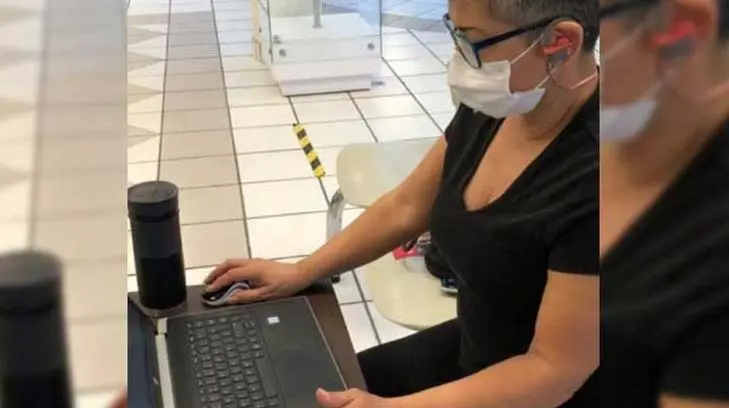 Maestra de Unison protesta dando clases desde oficina de compañía de Internet