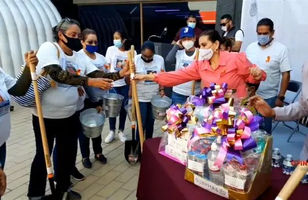 Entregan palas para que busquen a sus desaparecidos en Guaymas