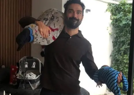 Alfonso Herrera presenta a su hijo Nico