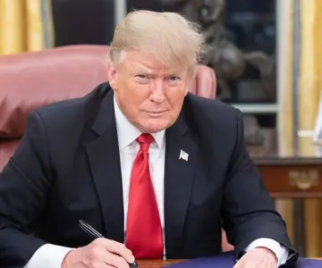 Jueza bloquea orden de Trump que prohíbe ciudadanía por nacimiento en EU