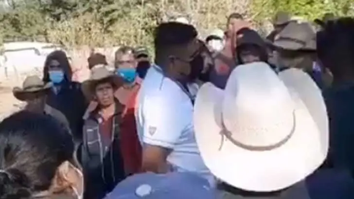 Intentan ahorcar a alcalde por no entregar obra