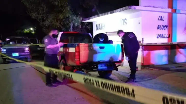 Interceptan camioneta en la que trasladaban a un hombre asesinado