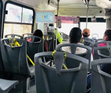 Piden adecuar unidades de transporte para adultos mayores