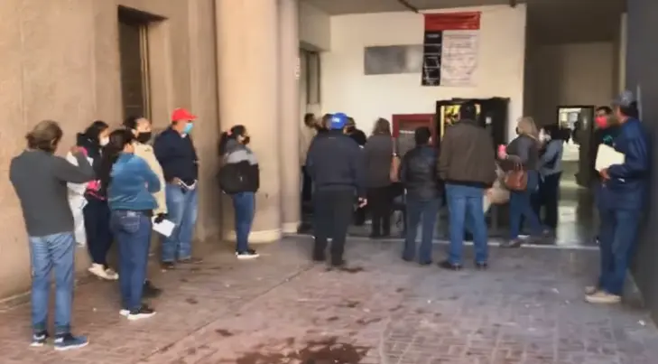VIDEO - Se registra aglomeración en el Registro Civil del Centro de Gobierno