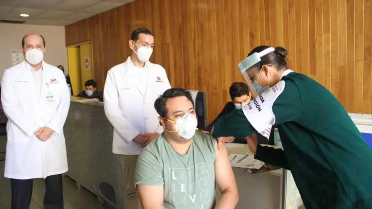 ¿Médicos sí alcanzarán a recibir la segunda dosis de la vacuna?