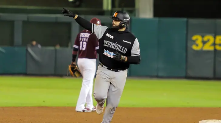 Tablazo de Julián León le da la ventaja a Naranjeros