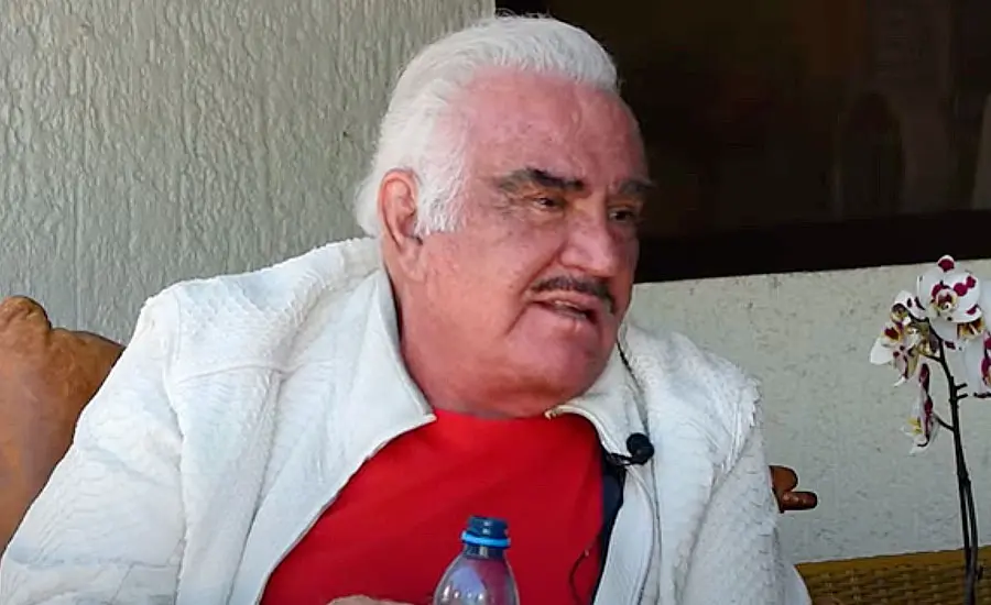 Vicente Fernández habla de polémicas fotos y pide disculpas