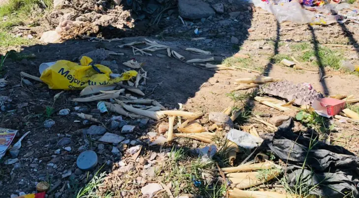 Llenan de basura el canal de la colonia Norberto Ortega