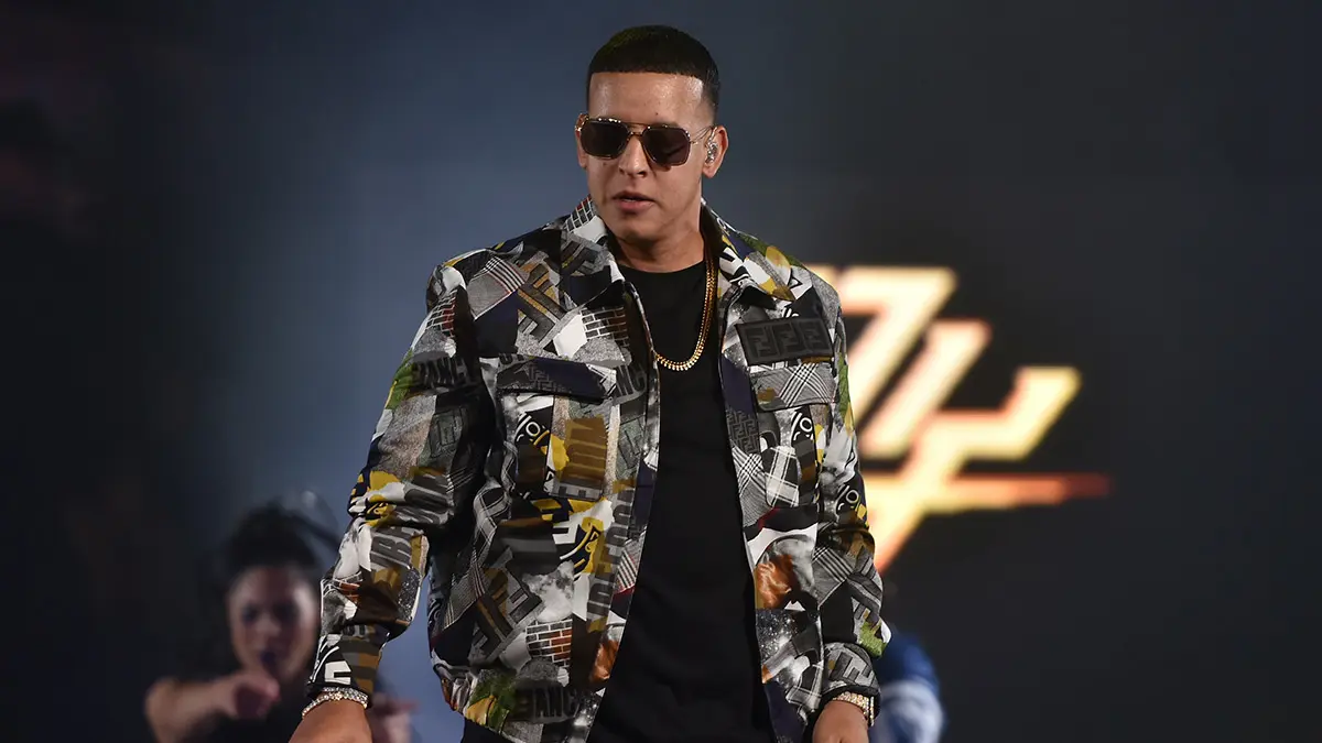 Arden las redes por cancelación  de boletos para Daddy Yankee