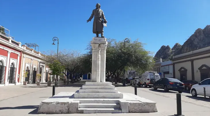 ¿Qué ha pasado con la estatua de Miguel Hidalgo del centro?