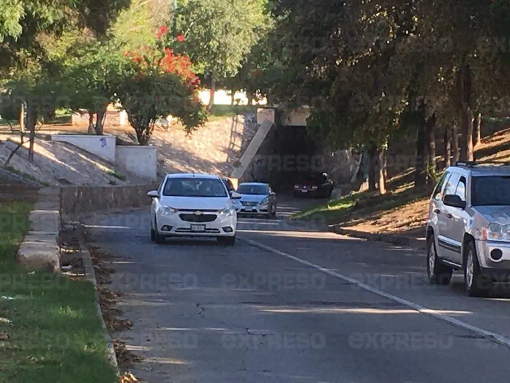 ¿Demolerán el puente desnivel del bulevar Encinas?