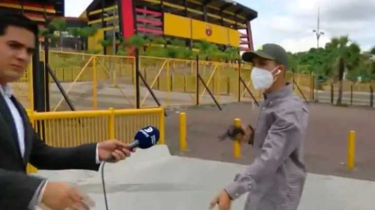 Le vuelan el celular a reportero en plena cobertura