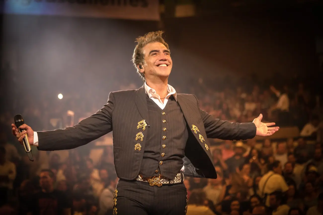 Alejandro Fernández recibirá Premio Ícono en los Latin AMAs 2021