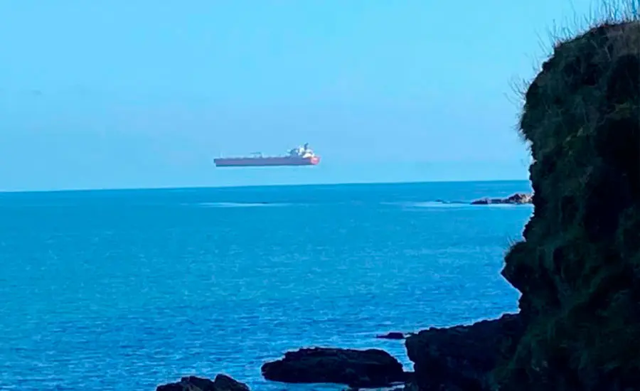 ‘Barco fantasma’ apareció flotando en el aire en Inglaterra