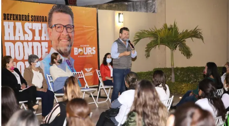 Ricardo Bours se reúne con mujeres de Navojoa