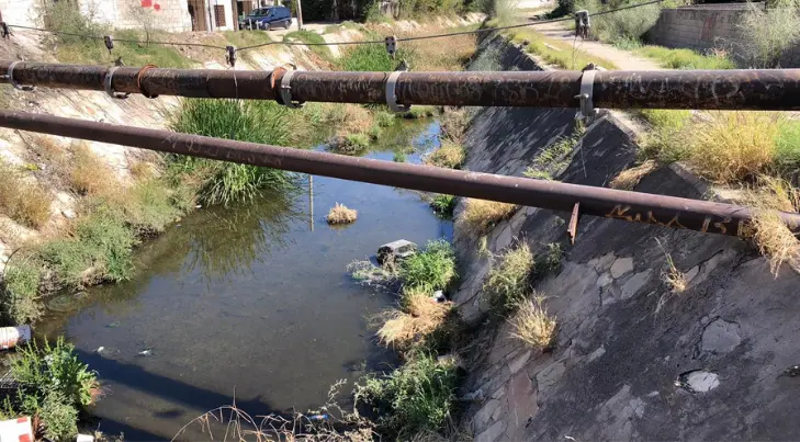 Vecinos del Coloso Bajo temen por su seguridad al transitar por el canal