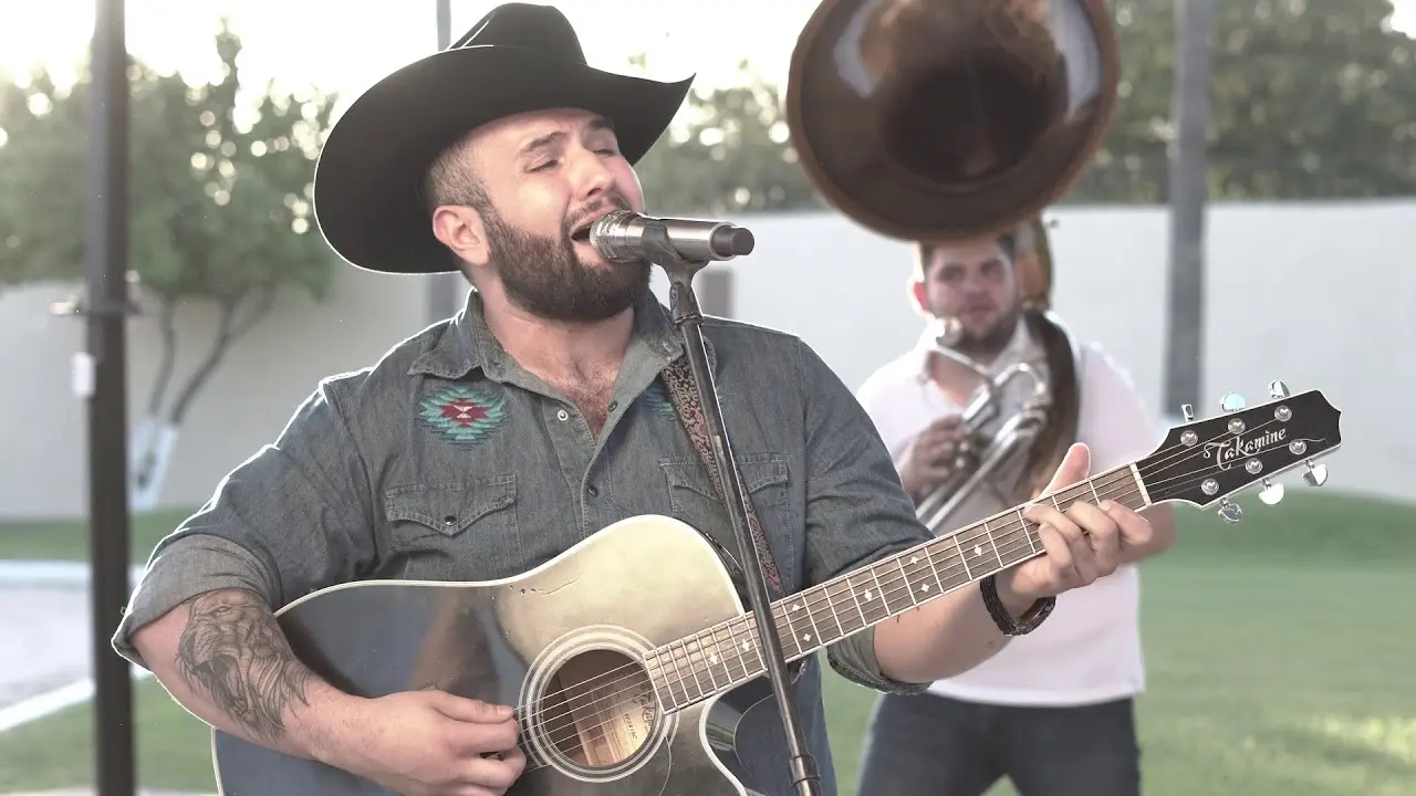 Carín León y la historia de CAMBIA, una fusión de flamenco, regional mexicano y trap