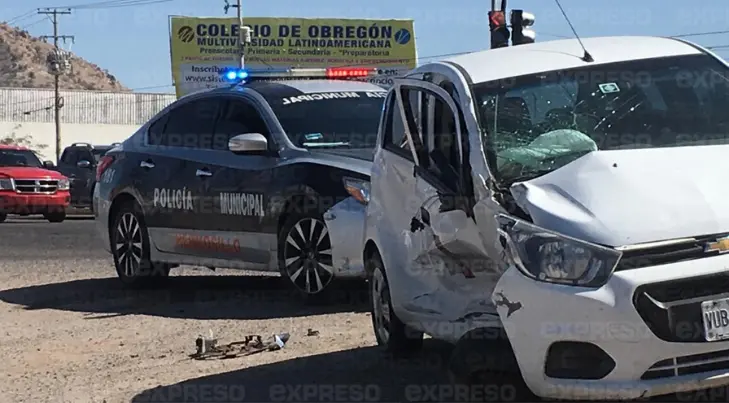 VIDEO - Aparatoso choque deja daños materiales al sur de Hermosillo