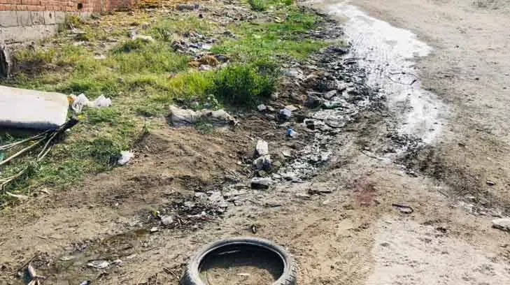 Fuga de agua es el calvario de vecinos de la Pedregal de la Villa