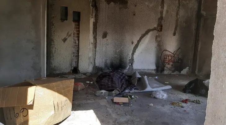 Vivienda abandonada en la colonia Los Valles es usada como hotel por indigentes